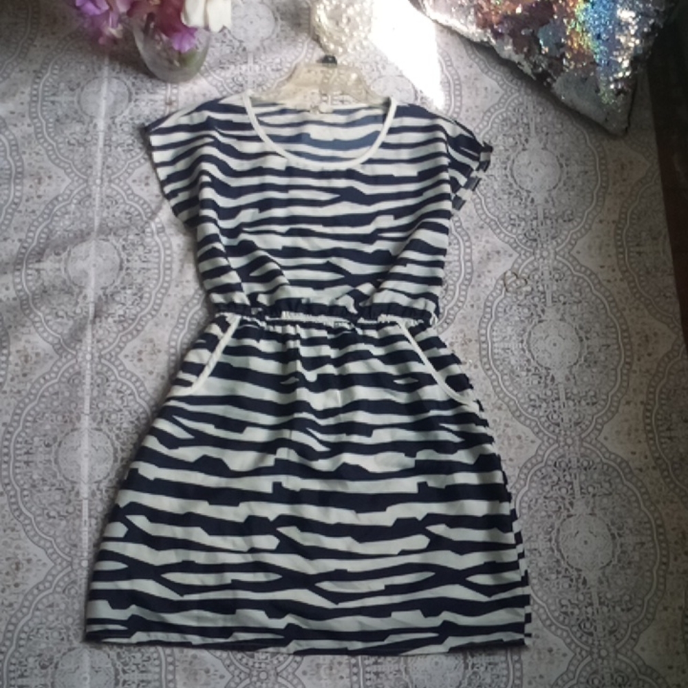 Blue and white striped dress - Picture 2 of 13